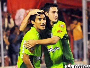Alcides Peña y Jhasmani Duck, jugadores de Oriente Petrolero