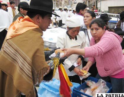 El cansancio de los danzarines es retribuido con alimentos