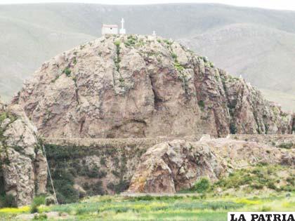 El lagarto, figura pétrea que se convirtió en el Calvario de Lagunas
