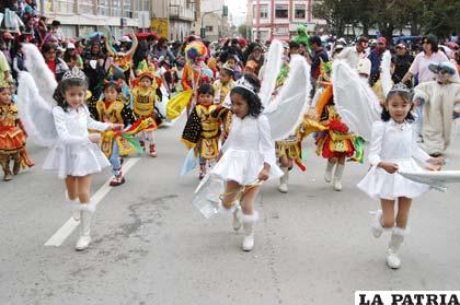 Los orureños demuestran su aptitud desde niños para bailar la diablada que se originó  en nuestro departamento