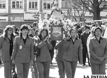 En la ciudad de Oruro, en el último siglo, la fiesta más importante es la de la Santísima Virgen de la Candelaria, más conocida como del Socavón