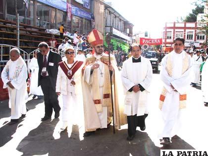 A mediados del siglo XX, con la llegada de los Frailes Siervos de María como custodios del Santuario y de la sagrada imagen, se hizo algunos cambios en las responsabilidades de la mayordomía.