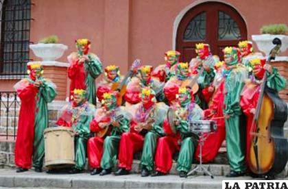 Pepinos en el carnaval paceño