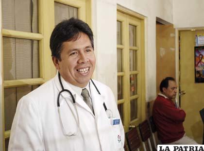 Presidente del Colegio Médico de La Paz, Luis Larrea García