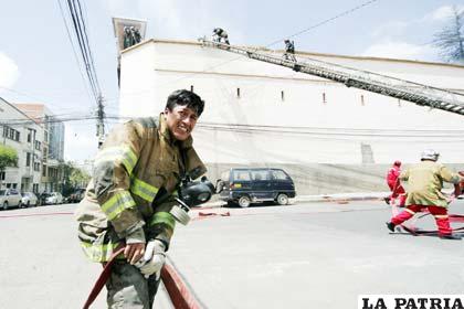 Las calles adyacentes fueron cerradas por la amenaza de fuga de los reos 