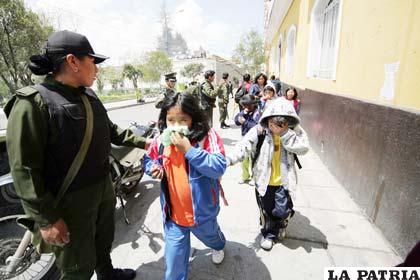 Los niños de una unidad educativa aledaña fueron evacuados 