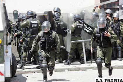Varios efectivos policiales se movilizaron en La Paz, por la posible fuga de reclusos