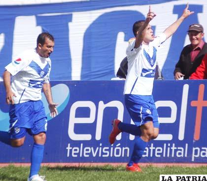 Bruno Juárez y Carlos Vargas autores de los goles de San José, cuando jugaron ante Blooming el pasado fin de semana.