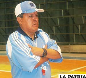 Prof. Valentín Humacayo, entrenador del campeón VHSR