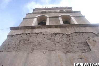 La torre que ya fue reconstruida también corre peligro de derrumbarse
