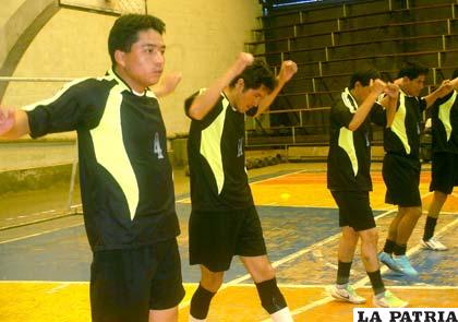 Jugadores de VHSR, tuvieron intenso entrenamiento.