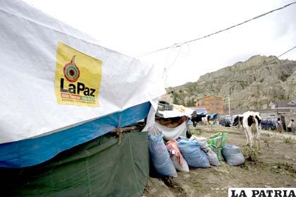 Campamento de afectados por megadeslizamiento