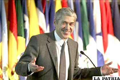 Primer ministro portugués, José Sócrates, pronuncia un discurso