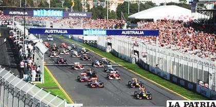 Se inicia el Gran Premio de Australia, con la máquina de Vettel como líder de la competencia.