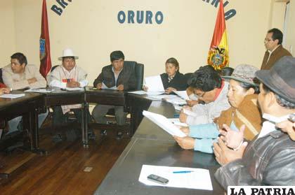 Parlamentarios en segunda sesión de la legislatura 2011-2012 (Foto archivo)
