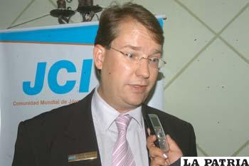 Vicepresidente Mundial de la JCI Carlos Eduardo Parucker E Silva, busca alianzas para favorecer a jóvenes emprendedores.