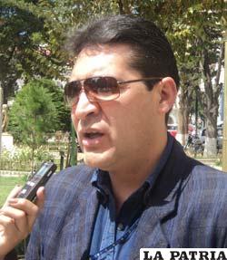 Ernesto Tórrez, organizador del certamen Miss Oruro 2011