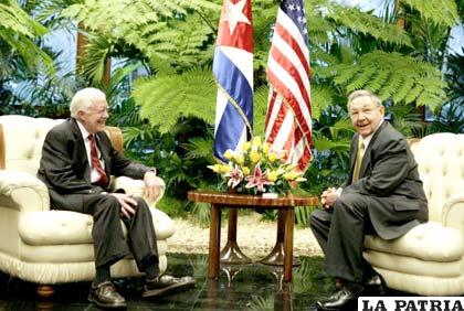 Ex presidente de EE.UU. Jimmy Carter y el presidente de Cuba, Raúl Castro se reunieron y dialogaron sobre relaciones entre sus países