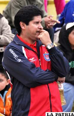 Eduardo Villegas, entrenador de Universitario será reconocido por la Liga en Sucre.