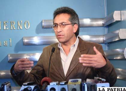 Ex ministro Gustavo Torrico critica que pre militares deban intervenir en acciones de seguridad ciudadana