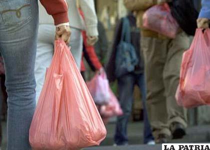 Cada vez son más las personas que dejan de lado el uso de las bolsas de plástico