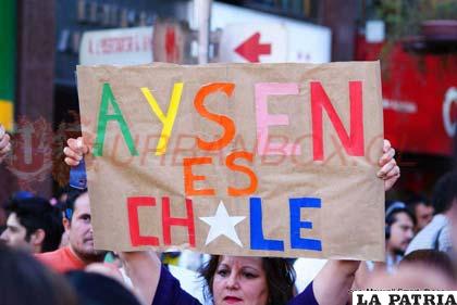 Jóvenes chilenos sostienen que la sureña región de Aysén es parte de Chile