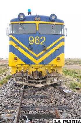 Esta locomotora se volcó el martes por la madrugada