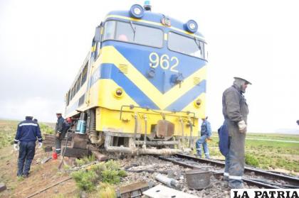 La otra locomotora que se descarriló cuatro kilómetros más hacia la sede de Gobierno