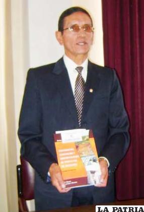 Alfredo Ramallo Cáceres, presentó el libro “Preparación, evaluación y administración de proyectos de investigación enfoque de sistemas”