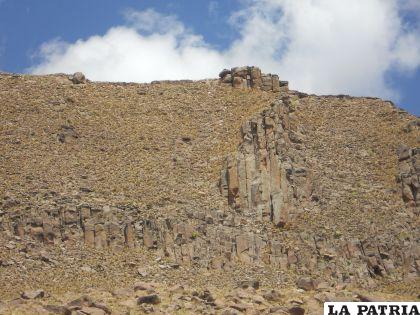 Vista panorámica frontal del lado Este del Gran Pukara