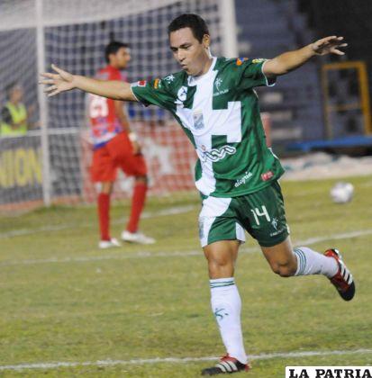 Gualberto Mojica autor de los dos goles de Oriente