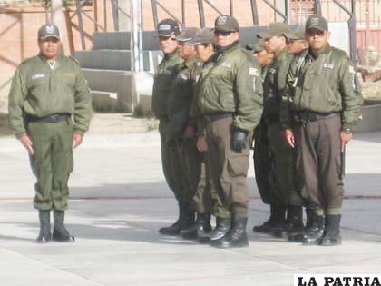 Despolitización de la Policía Boliviana es una tarea importante del Gobierno, sostiene el diputado Franz Choque