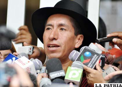 El magistrado Gualberto Cusi, declaró respecto a la hoja de coca y los alteños le piden definirse, si es Yatiri (sabio andino) o Magistrado del Tribunal Constitucional Plurinacional