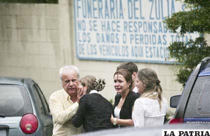 Fernando Berendique, junto a su familia al enterarse del deceso de su hija presuntamente en manos de funcionarios policiales 