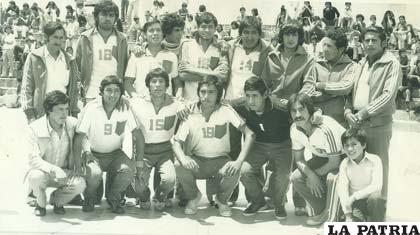 Jugadores del Club Huracán que asistieron al nacional de clubes campeones en Sucre (1980)