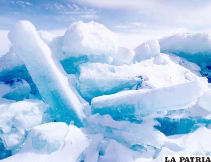 Grandes bloques de hielo Ártico se parten por el calentamiento global