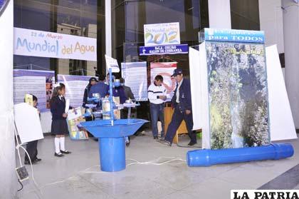 Feria Informativa realizada por SeLA-Oruro ayer en el Día Internacional del Agua