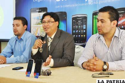 Conferencia de prensa lanza servicio de 4G