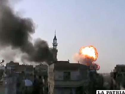 Bombardeo en Homs tomado de video en Youtube