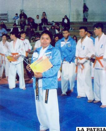 Collete Flores, entrenadora de karate