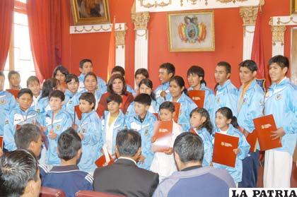 Deportistas Orureños que habitualmente participan en competencias nacionales de karate