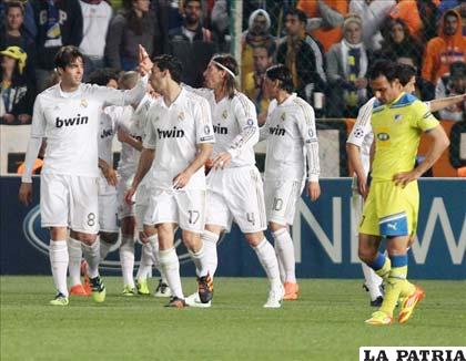 Kaká asistió y anotó para el Real Madrid