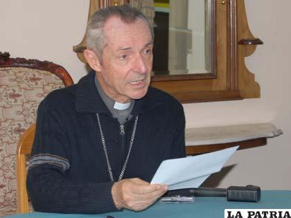 Monseñor Tito Solari