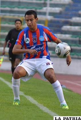 Daniel Chávez anotó dos goles