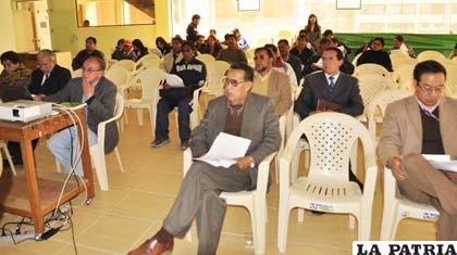 Audiencia pública con la presencia de vecinos y autoridades previa a la inauguración de los nuevos ambientes del SeLA-Oruro