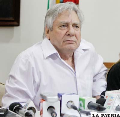 Percy Fernández, alcalde de Santa Cruz por actos obscenos realizados contra ex presidenta del Concejo Municipal, Desireé Bravo  