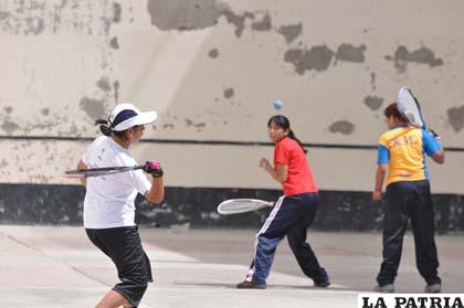 Entrenamiento de la selección femenina de pelota raqueta