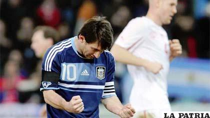 Lionel Messi anotó los tres goles de Argentina para imponerse a Suiza (3-1)
