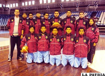 Equipo masculino de basquetbol que asistió a los juegos el 2011