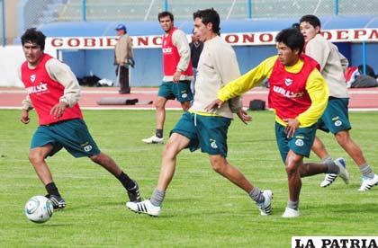 El equipo de San José realizó ayer un entrenamiento futbolístico en el estadio